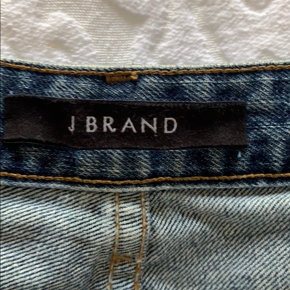 J brand distressed jean short - Picture 4 of 5